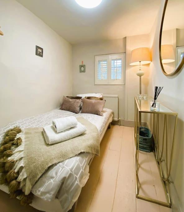 Beautiful Immaculate Aldeburgh Cottage, Sunny Outdoor Space, Free Parking - Easy Walk To Beach & Town Exterior photo
